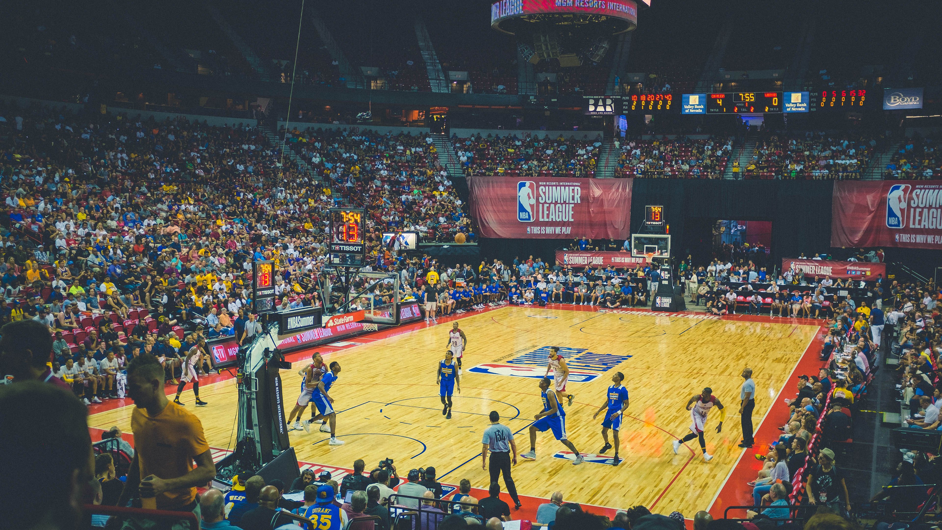 “华金·托比利亚的传球精准度与反应速度，帮助美洲狮队形成强大防线”