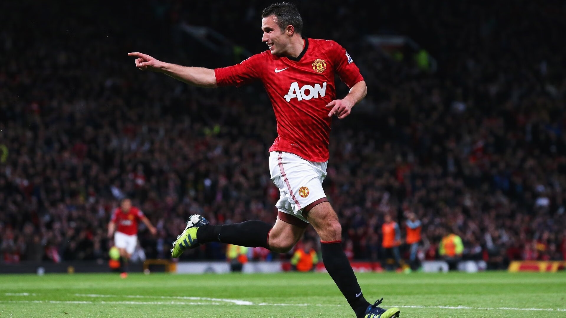 “费尔南多·比亚尔巴的传球与踢球技巧，助力美洲狮队突破瓶颈”