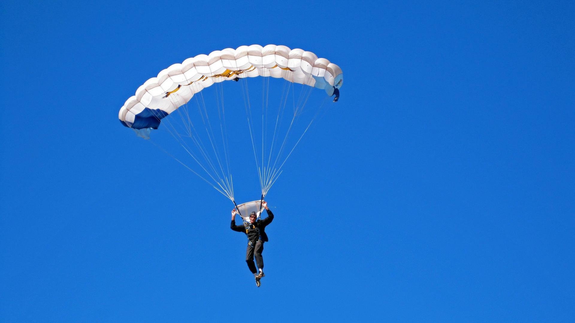 《《堡垒之夜》推出新“未来城市”季节，视觉震撼》，“堡垒之夜”